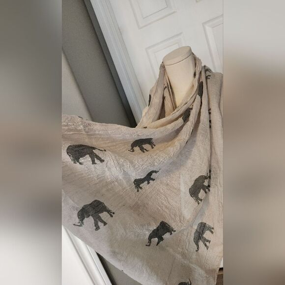 Look brand elephant print infinity scarf - Picture 3 of 4